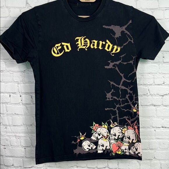 Ed Hardy Black Tee with Skulls and Floral Design - Picture 1 of 7